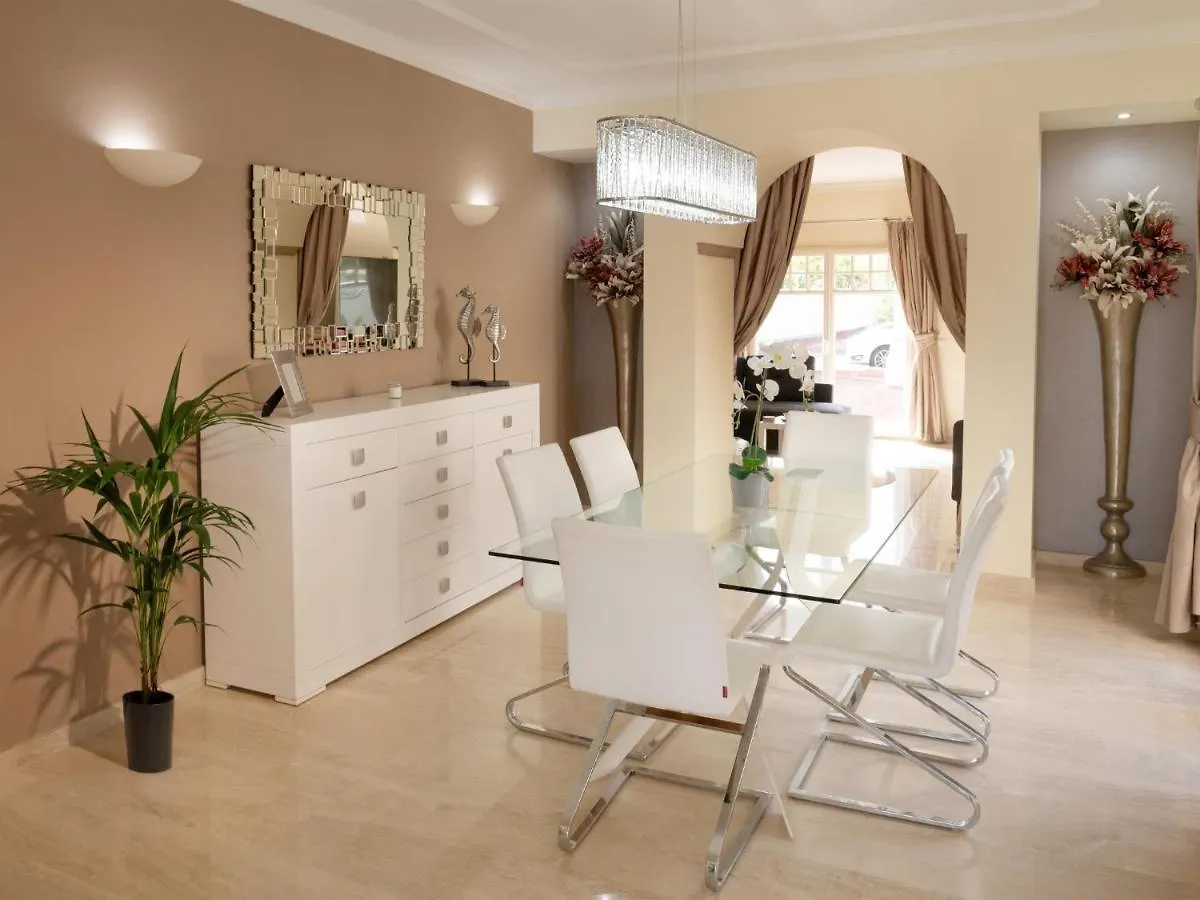 Villa Wudas La Caleta アデヘ
