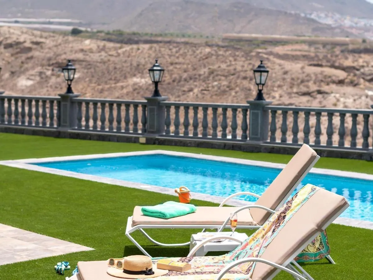 Villa Wudas La Caleta アデヘ