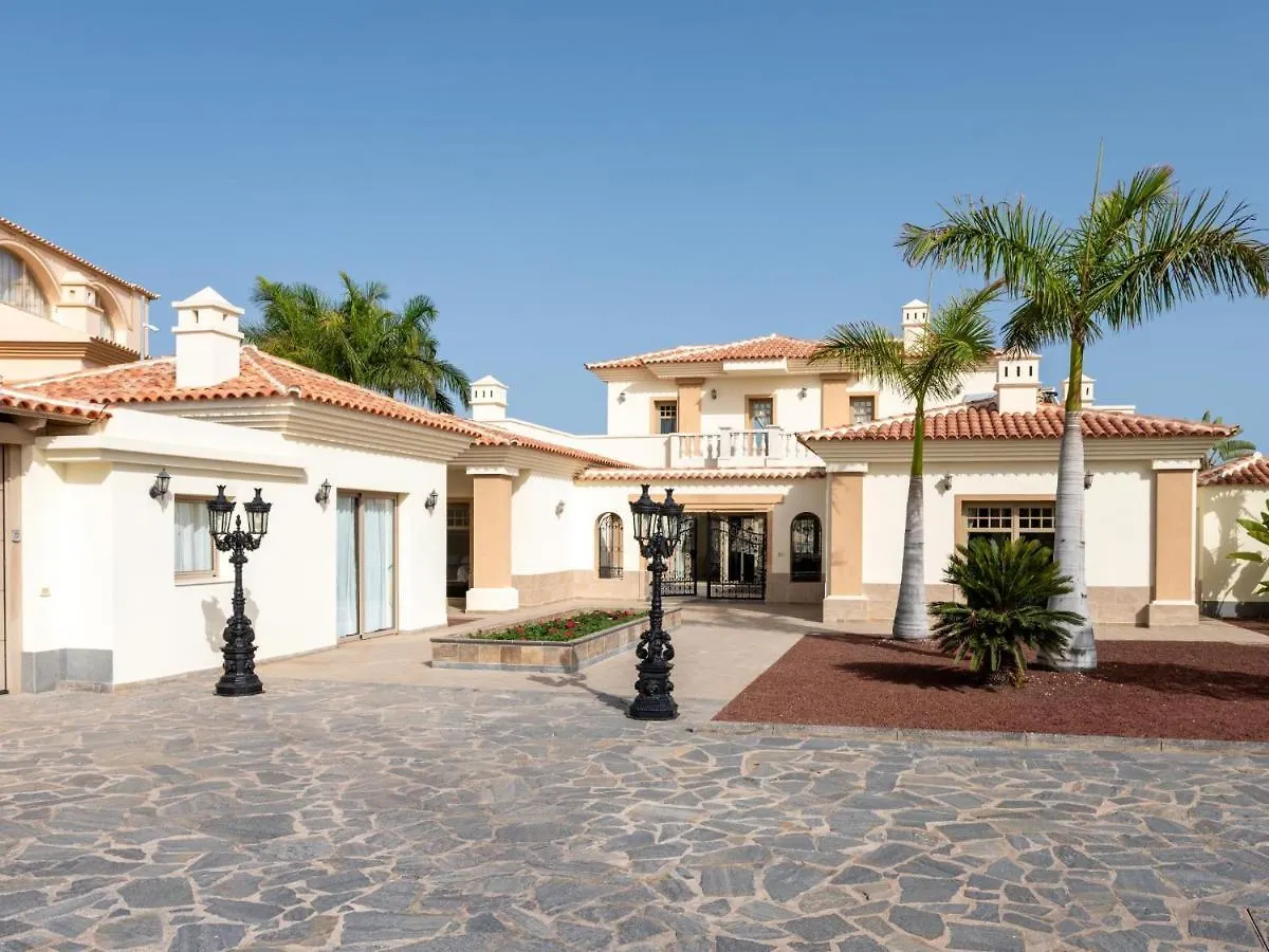 Villa Wudas La Caleta アデヘ